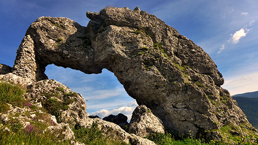 La pierre percée en Matheysine Isère
